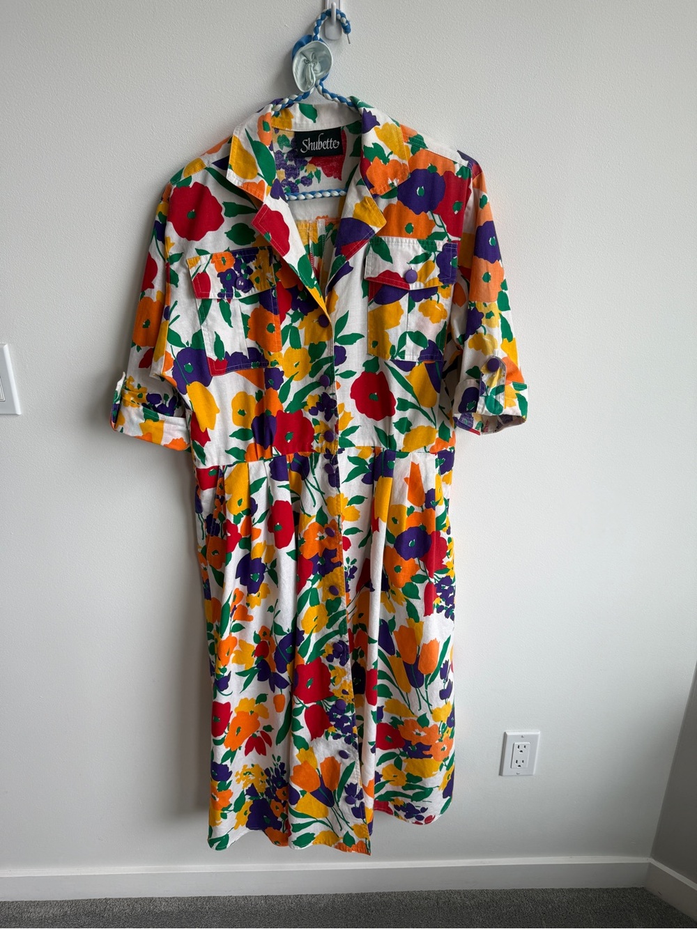 Vintage shirt dress
Tagged as size 18
Fits medium / large in my opinion - Picture 3 of 16